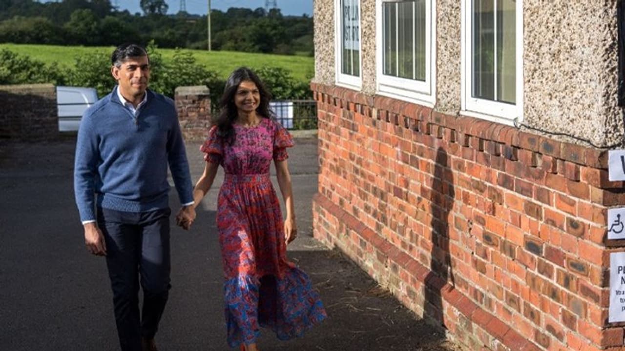 UK General Elections 2024: Rishi Sunak, wife Akshata Murty cast their votes (WATCH) UK General Elections 2024: Rishi Sunak, wife Akshata Murty cast their votes (WATCH)