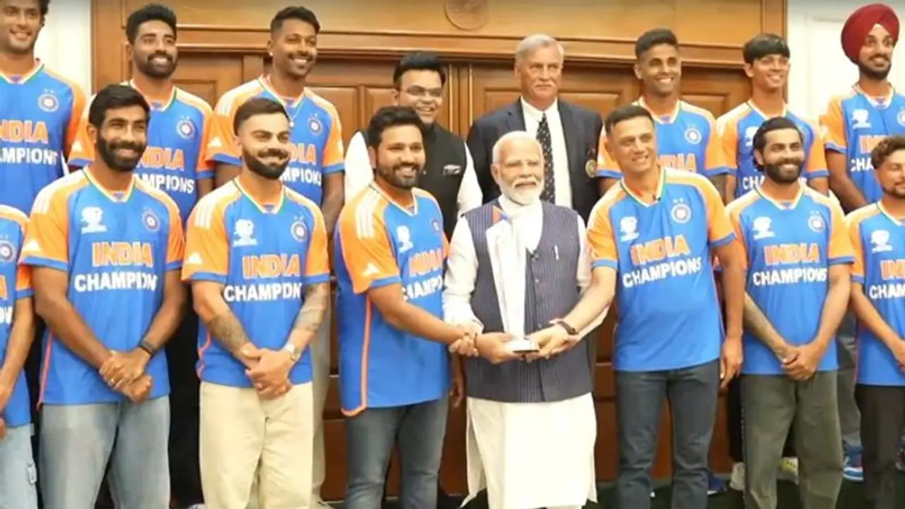 PM Modi meets T20 WC 2024 champions at Delhi residence, joyfully interacts with Rohit Sharma & Co. (WATCH) PM Modi meets T20 WC 2024 champions at Delhi residence, joyfully interacts with Rohit Sharma & Co. (WATCH)