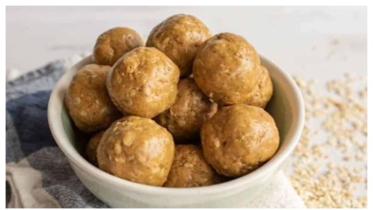 വെറും മൂന്ന് ചേരുവകൾ കൊണ്ടൊരു ഹെൽത്തി ലഡു വെറും മൂന്ന് ചേരുവകൾ കൊണ്ടൊരു ഹെൽത്തി ലഡു