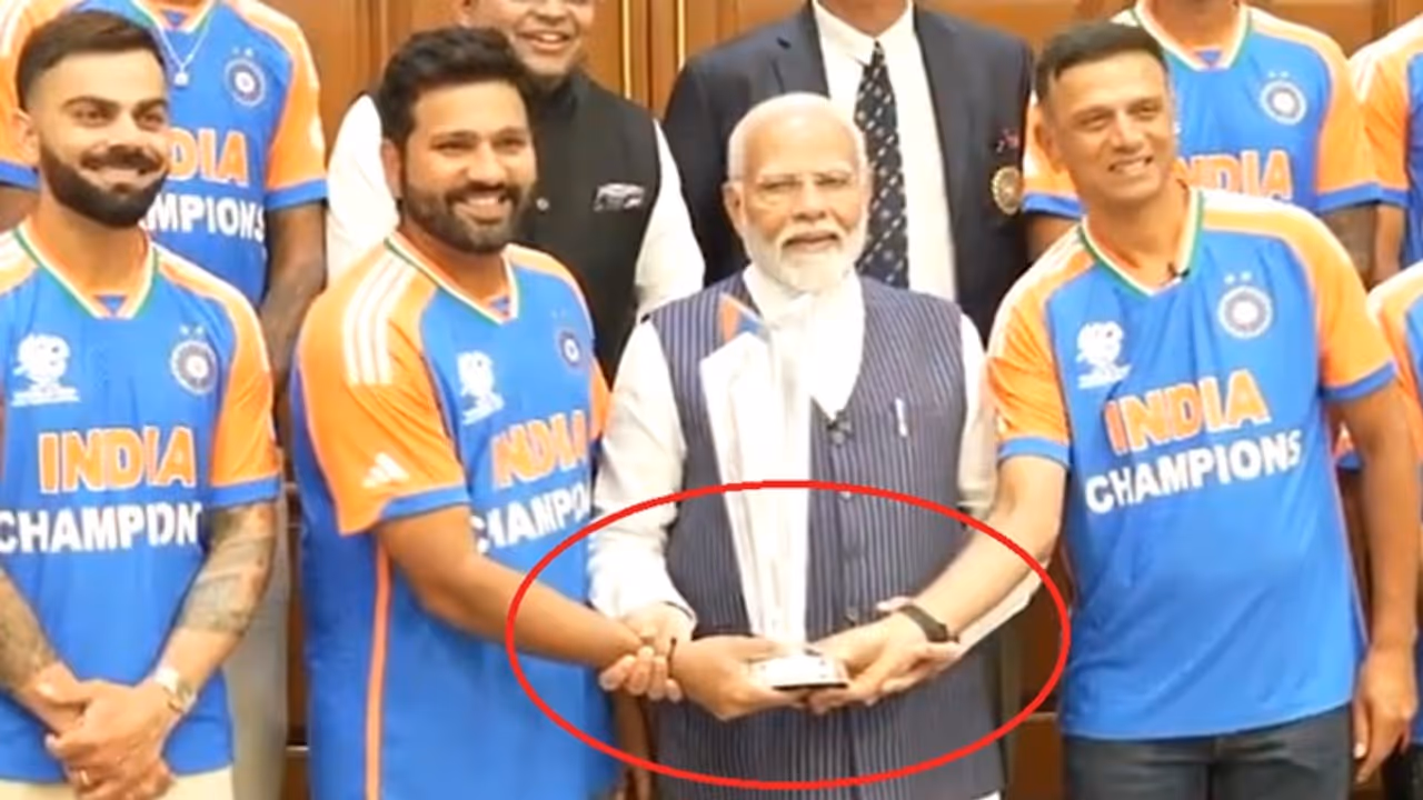 Narendra Modi hold Rohit Sharma hand