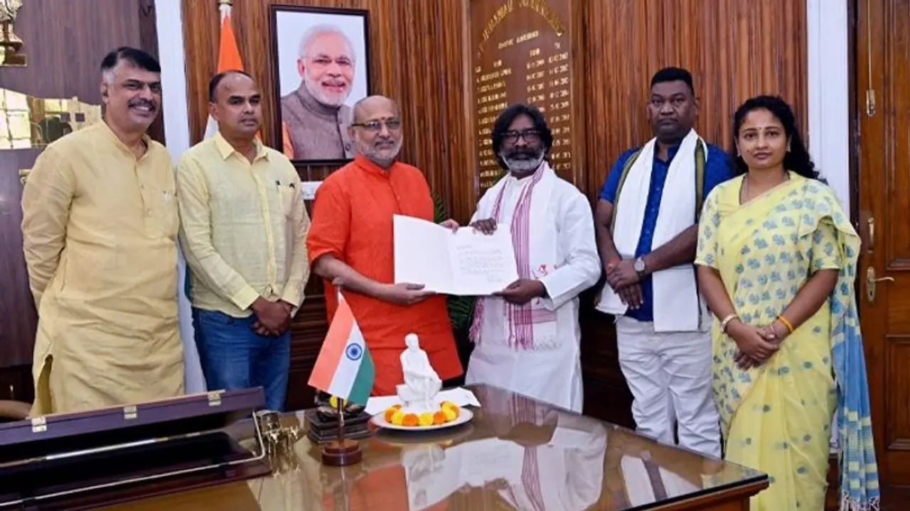 JMM president Hemant Soren takes oath as Jharkhand Chief Minister (WATCH)