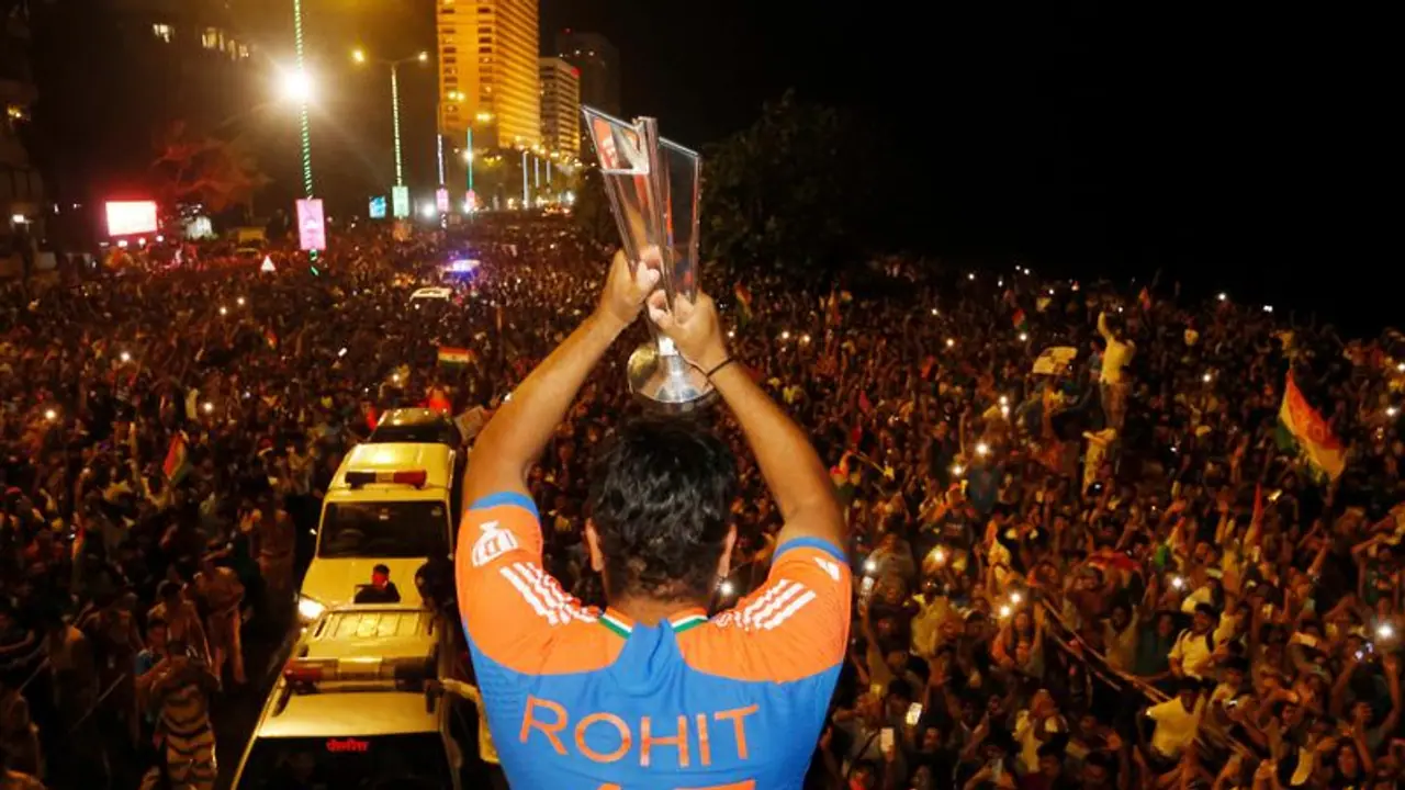 ಟೀಂ ಇಂಡಿಯಾ ವಿಜಯಿಯಾತ್ರೆಗೆ 3 ಲಕ್ಷಕ್ಕೂ ಅಧಿಕ ಫ್ಯಾನ್ಸ್ ಭಾಗಿ, ಹಲವರಿಗೆ ಗಾಯ! ಟೀಂ ಇಂಡಿಯಾ ವಿಜಯಿಯಾತ್ರೆಗೆ 3 ಲಕ್ಷಕ್ಕೂ ಅಧಿಕ ಫ್ಯಾನ್ಸ್ ಭಾಗಿ, ಹಲವರಿಗೆ ಗಾಯ!