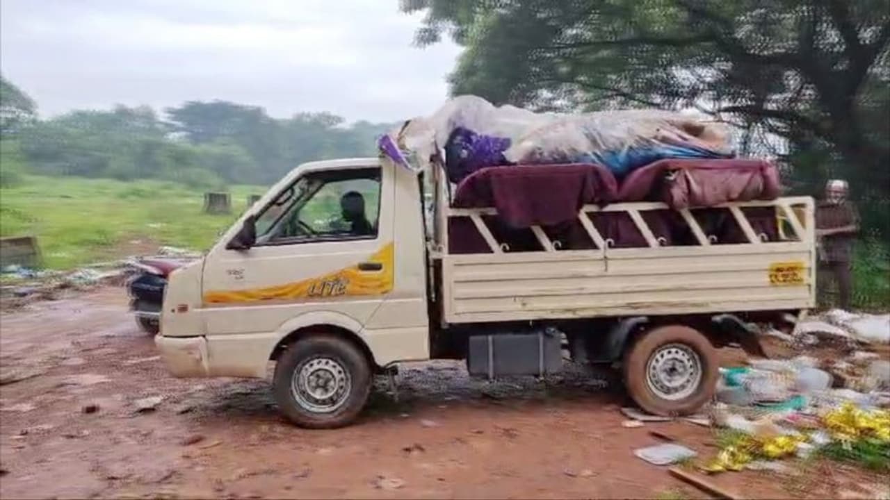 ഗുലുമാൽ...ഗുലുമാൽ...ഗുലുമാൽ! വണ്ടി കേടാകാൻ പറ്റിയ സമയം; നാട്ടുകാർ പിടിച്ചു, കൂടെ എട്ടിന്‍റെ പണി, സംഭവം ഇങ്ങനെ