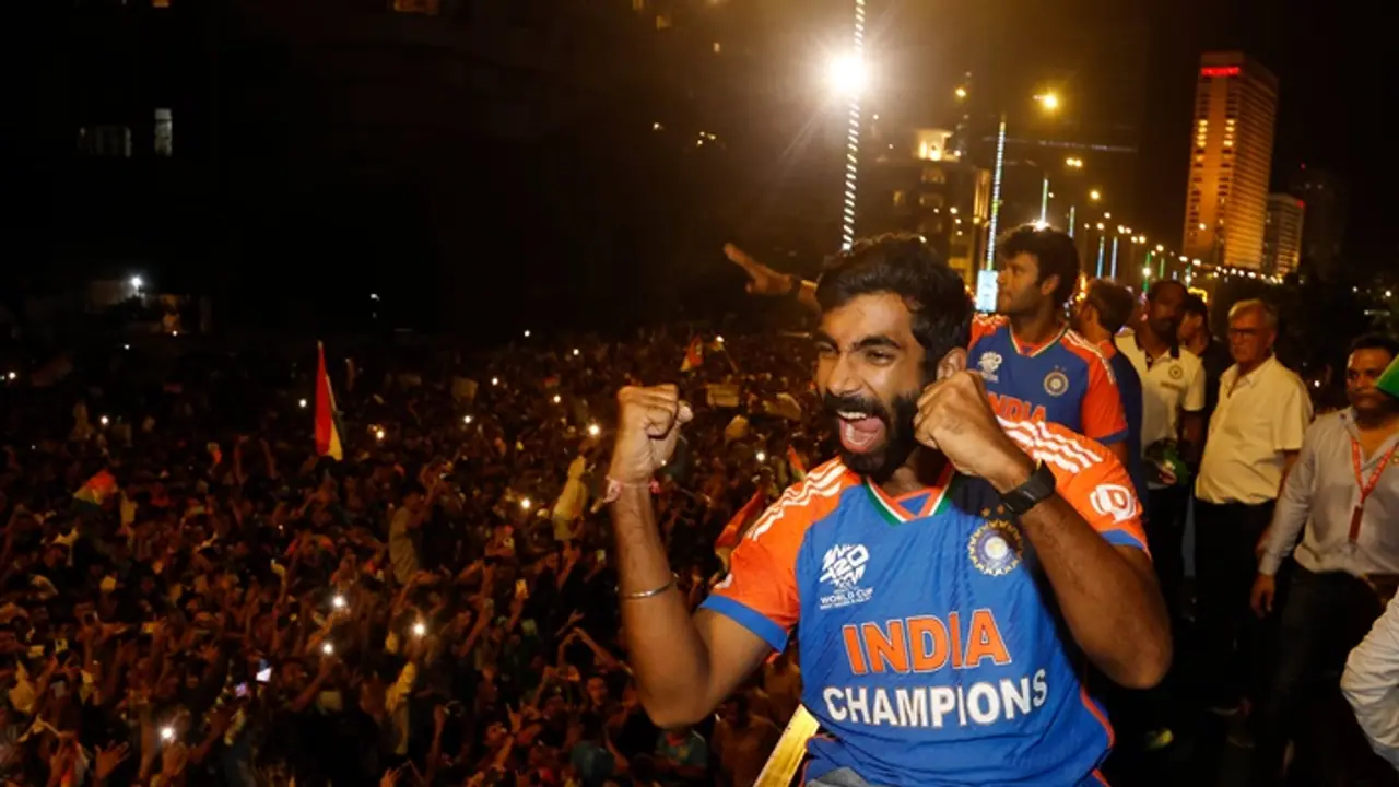 ಚೆನ್ನೈನ ಕಾಲೇಜಿನಲ್ಲಿ ಬುಮ್ರಾಗೆ ಸಿಕ್ತು ಭರ್ಜರಿ ವೆಲ್‌ಕಮ್: ಭಾರತೀಯ ಸೂಪರ್ ಸ್ಟಾರ್‌ಗಳ ಸಾಲಿಗೆ ಯಾರ್ಕರ್ ಸ್ಪೆಷಲಿಸ್ಟ್ ಲಗ್ಗೆ