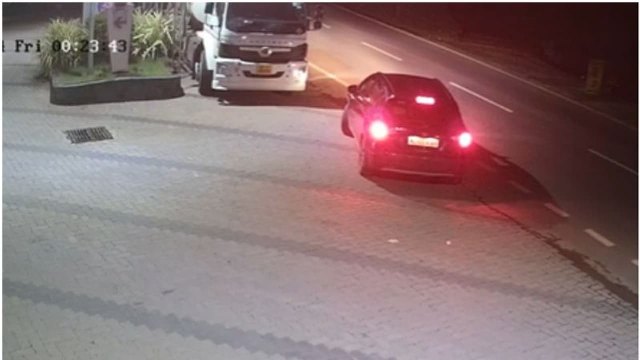 പെട്രോൾ പമ്പിൽ ടാങ്കർ ലോറിക്ക് നേരെ അജ്ഞാതന്റെ ആക്രമണം; ചില്ലുകൾ തകർത്തു, സിസിടിവി ദൃശ്യങ്ങൾ നോക്കി അന്വേഷണം പെട്രോൾ പമ്പിൽ ടാങ്കർ ലോറിക്ക് നേരെ അജ്ഞാതന്റെ ആക്രമണം; ചില്ലുകൾ തകർത്തു, സിസിടിവി ദൃശ്യങ്ങൾ നോക്കി അന്വേഷണം