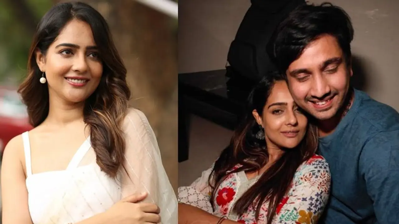 రాజ్ తరుణ్ ఇద్దరు లవర్స్ ఫోన్ సంభాషణ వైరల్... లావణ్య మాల్వి మల్హోత్రా మధ్య వాగ్వాదం! రాజ్ తరుణ్ ఇద్దరు లవర్స్ ఫోన్ సంభాషణ వైరల్... లావణ్య మాల్వి మల్హోత్రా మధ్య వాగ్వాదం!