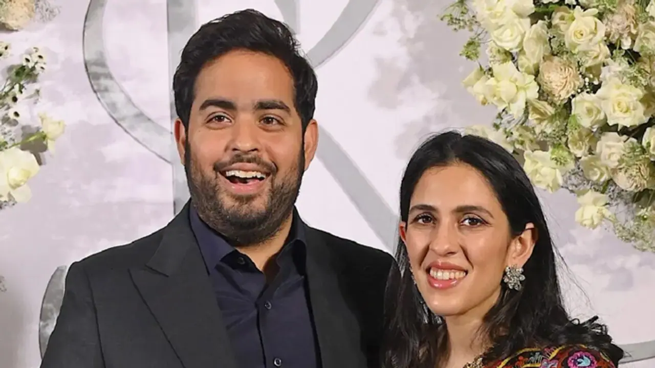 ஆகாஷ் அம்பானி வாங்கிய புதிய புல்லட்ப்ரூஃப் மெர்சிடிஸ் சொகுசு கார்! விலை இத்தனை கோடியா? ஆகாஷ் அம்பானி வாங்கிய புதிய புல்லட்ப்ரூஃப் மெர்சிடிஸ் சொகுசு கார்! விலை இத்தனை கோடியா?