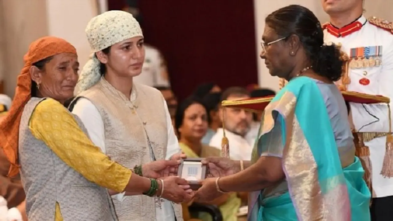जांबाजों का सम्मान: 10 वीर सपूतों को कीर्ति चक्र 26 शौर्य चक्र, राष्ट्रपति द्रौपदी मुर्मू ने किया सम्मानित