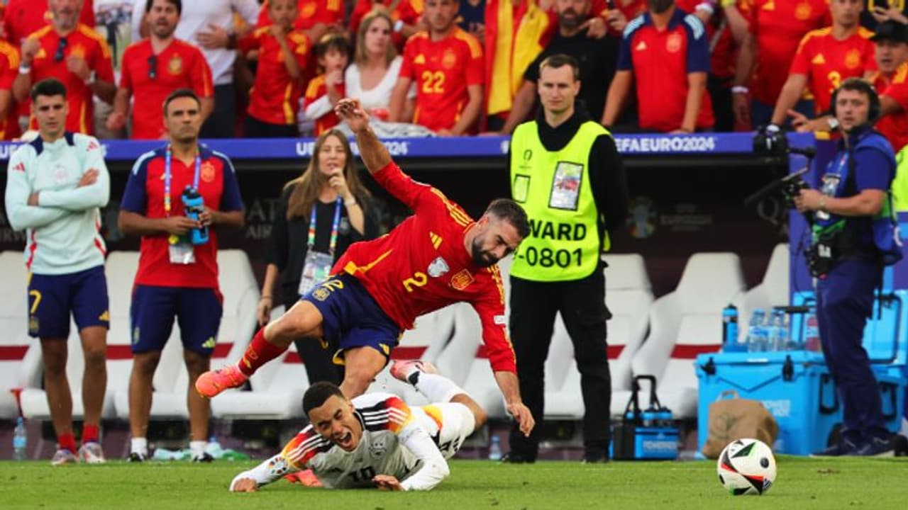 ഇനി എന്ത് ചെയ്യും മല്ലയ്യാ; യൂറോ സെമിയിലെത്തിയ സ്പെയ്ന് കനത്ത തിരിച്ചടി, രണ്ട് താരങ്ങള് പുറത്തിരിക്കണം ഇനി എന്ത് ചെയ്യും മല്ലയ്യാ; യൂറോ സെമിയിലെത്തിയ സ്പെയ്ന് കനത്ത തിരിച്ചടി, രണ്ട് താരങ്ങള് പുറത്തിരിക്കണം