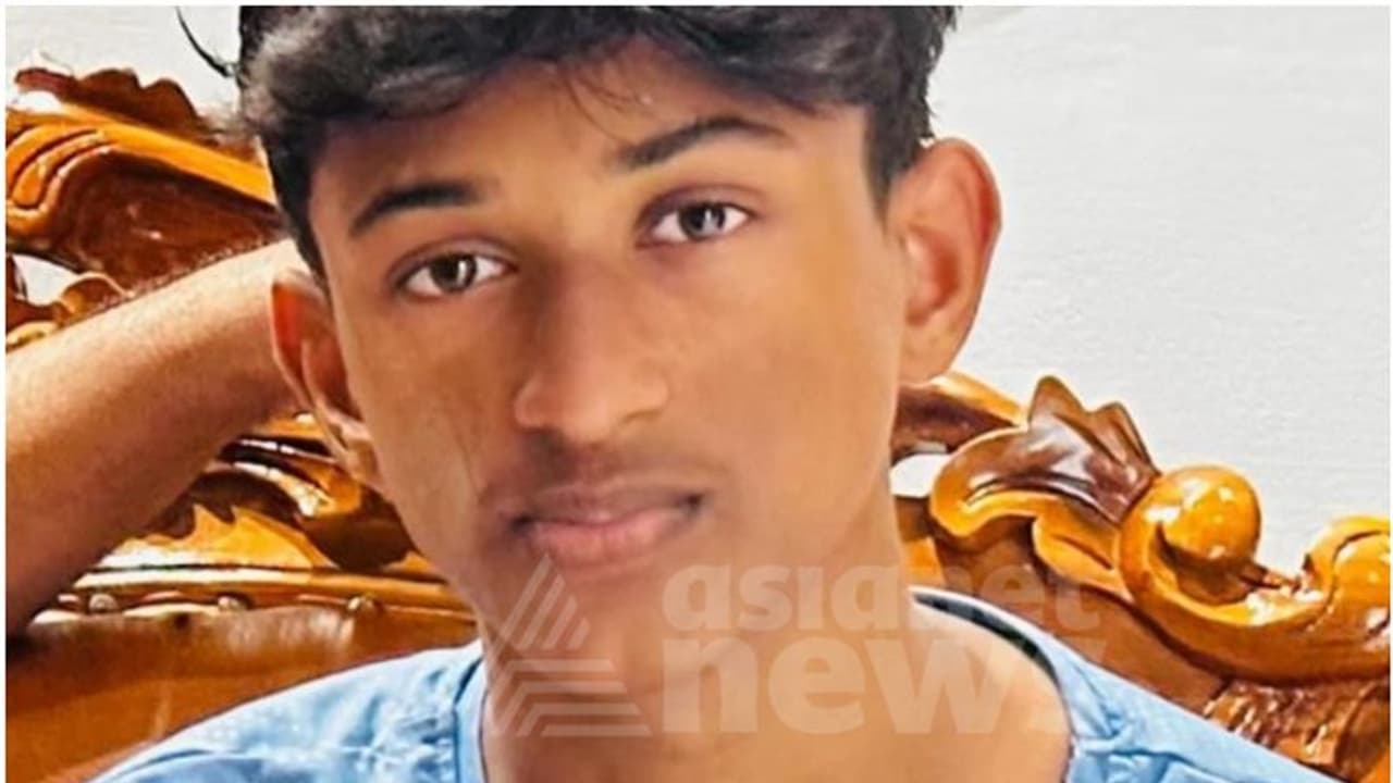 മലപ്പുറത്ത് 17 കാരനെ കാണാതായതായി പരാതി മലപ്പുറത്ത് 17 കാരനെ കാണാതായതായി പരാതി