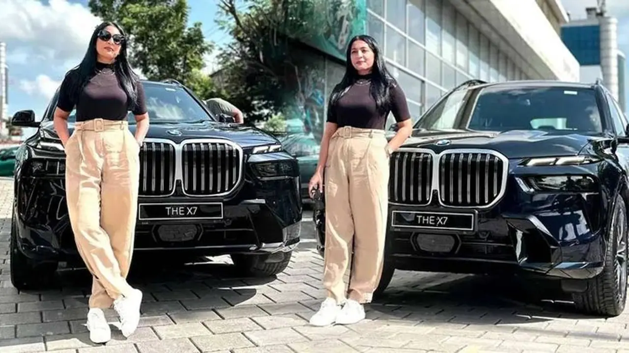 പ്രീമിയം ഫ്ലാഗ്ഷിപ്പ് ബി.എം.ഡബ്ല്യു കാര്‍ വാങ്ങി നവ്യ നായര്‍: വിലയാണ് ഞെട്ടിച്ചത്