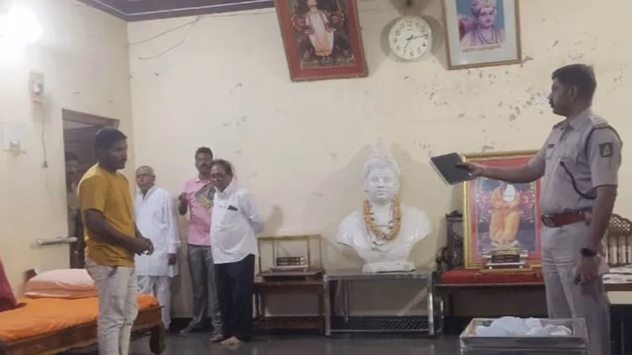 ಲಿಂಗಸುಗೂರು: ಮಹಾಂತ ಮಠದ ಸ್ವಾಮೀಜಿಗೆ ಗನ್ ತೋರಿಸಿ ನಗ ನಾಣ್ಯ ದೋಚಿ ಪರಾರಿ