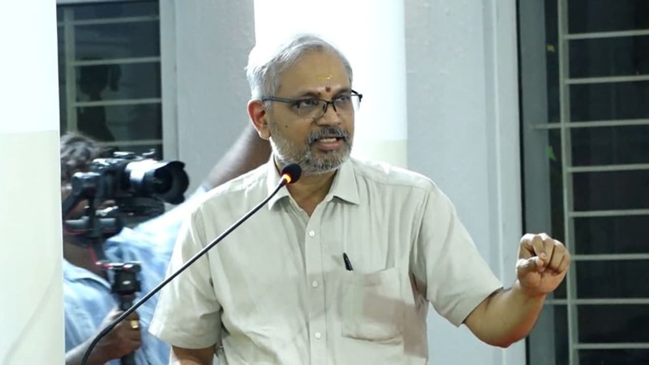 குஜராத்தில் பாலை விற்று வருமானத்தை ஈட்டினார்கள்; இங்கு மதுவை விற்று வருமானம் ஈட்டப்படுகிறது நீதிபதி வேதனை