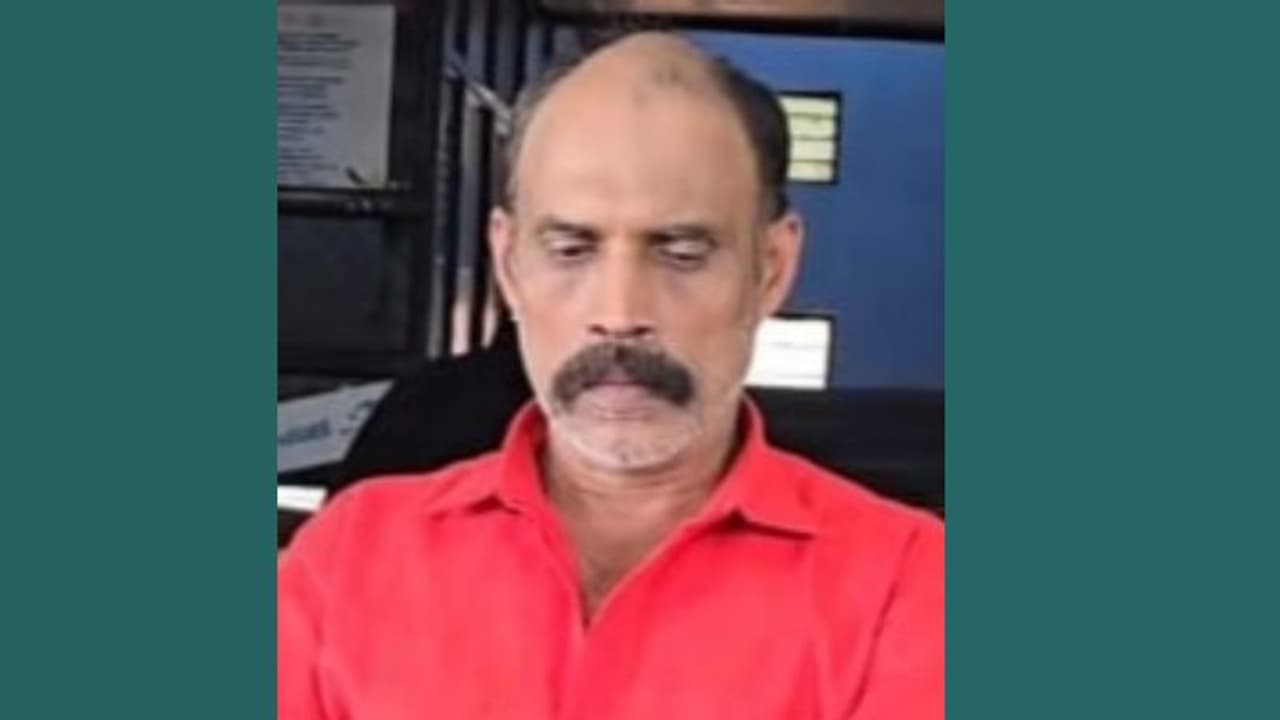 ഒമ്പതാം ക്ലാസുകാരന് നേരേ ലൈംഗികാതിക്രമം, പുറത്തുപറയാതിരിക്കാൻ പണം നൽകാൻ ശ്രമിച്ചു; പ്രതി പിടിയില് ഒമ്പതാം ക്ലാസുകാരന് നേരേ ലൈംഗികാതിക്രമം, പുറത്തുപറയാതിരിക്കാൻ പണം നൽകാൻ ശ്രമിച്ചു; പ്രതി പിടിയില്