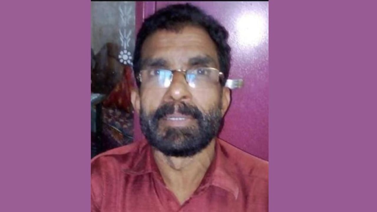 കെണിയൊരുക്കി വീണ്ടും ദേശീയപാത, സ്കൂട്ടര് ചെളിക്കുണ്ടിൽ തെന്നിവീണ് പരിക്കേറ്റ ലോട്ടറിക്കട ജീവനക്കാരൻ മരിച്ചു കെണിയൊരുക്കി വീണ്ടും ദേശീയപാത, സ്കൂട്ടര് ചെളിക്കുണ്ടിൽ തെന്നിവീണ് പരിക്കേറ്റ ലോട്ടറിക്കട ജീവനക്കാരൻ മരിച്ചു