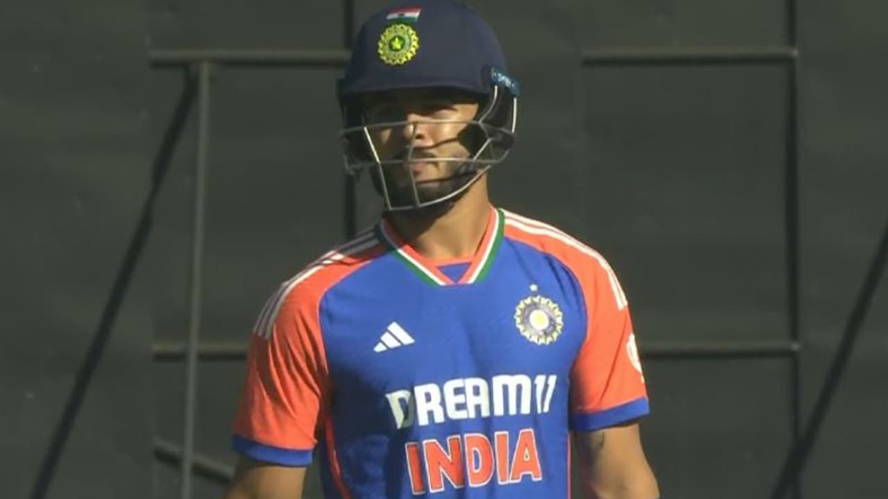 തകര്ന്നടിഞ്ഞ് ഇന്ത്യൻ യുവനിര; ലോകകപ്പ് നേട്ടത്തിന് പിന്നാലെ സിംബാബ്വെക്കെതിരെ ഞെട്ടിക്കുന്ന തോല്വി തകര്ന്നടിഞ്ഞ് ഇന്ത്യൻ യുവനിര; ലോകകപ്പ് നേട്ടത്തിന് പിന്നാലെ സിംബാബ്വെക്കെതിരെ ഞെട്ടിക്കുന്ന തോല്വി