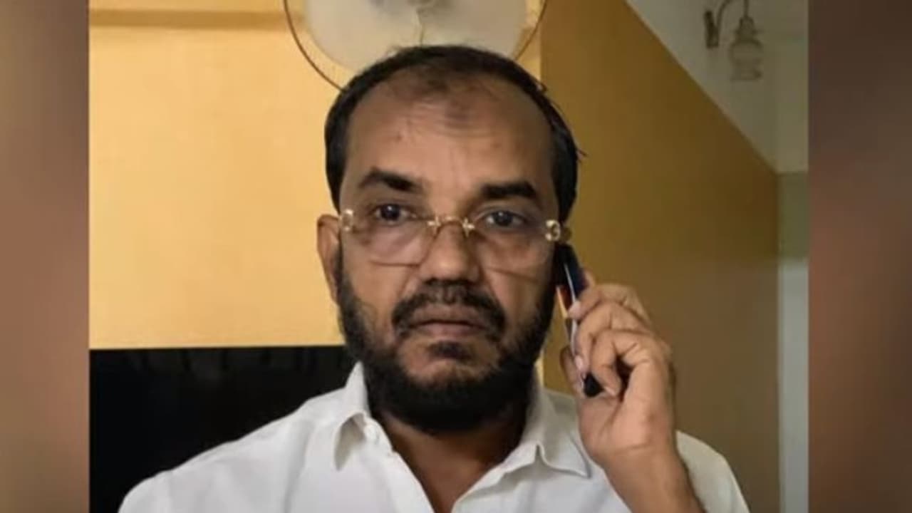 എവിടെ പോയി മുഹമ്മദ് ആട്ടൂർ, 10 മാസമായിട്ടും യാതൊരു വിവരവുമില്ല; സിബിഐ അന്വേഷിക്കണമെന്ന് കുടുംബം എവിടെ പോയി മുഹമ്മദ് ആട്ടൂർ, 10 മാസമായിട്ടും യാതൊരു വിവരവുമില്ല; സിബിഐ അന്വേഷിക്കണമെന്ന് കുടുംബം