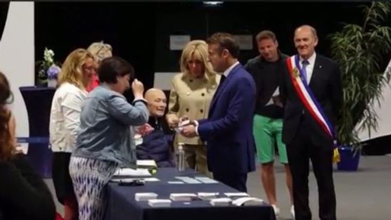 ഫ്രഞ്ച് ജനതയ്ക്ക് നിർണായക ദിനം, ഫ്രാൻസിന്റെ ഭാവിനിര്ണയിക്കുന്ന തെരഞ്ഞെടുപ്പ് ഫലം ഇന്ന് പുറത്തുവരും ഫ്രഞ്ച് ജനതയ്ക്ക് നിർണായക ദിനം, ഫ്രാൻസിന്റെ ഭാവിനിര്ണയിക്കുന്ന തെരഞ്ഞെടുപ്പ് ഫലം ഇന്ന് പുറത്തുവരും