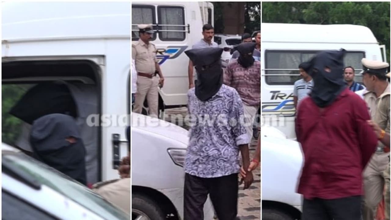 കിടപ്പുമുറിയിലെ ടൈല്സിനടിയിൽ 300 കോടി, വസന്തകുമാർ നൽകിയ വിവരം, മലയാളി സംഘം പുറപ്പെട്ടു, മോഷണം, അറസ്റ്റ് കിടപ്പുമുറിയിലെ ടൈല്സിനടിയിൽ 300 കോടി, വസന്തകുമാർ നൽകിയ വിവരം, മലയാളി സംഘം പുറപ്പെട്ടു, മോഷണം, അറസ്റ്റ്