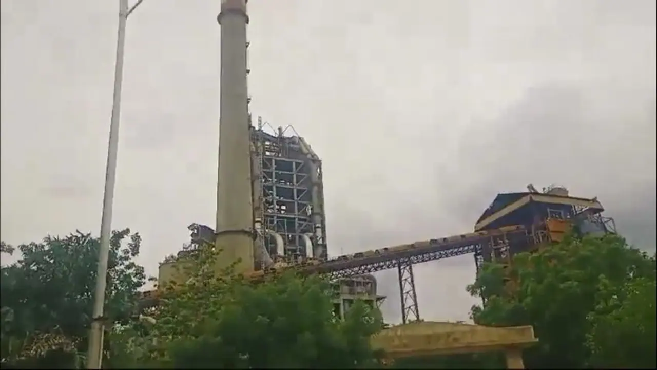 ஆந்திராவில் அல்ட்ராடெக் சிமெண்ட் தொழிற்சாலையில் பாய்லர் வெடித்து 20 தொழிலாளிகள் படுகாயம்