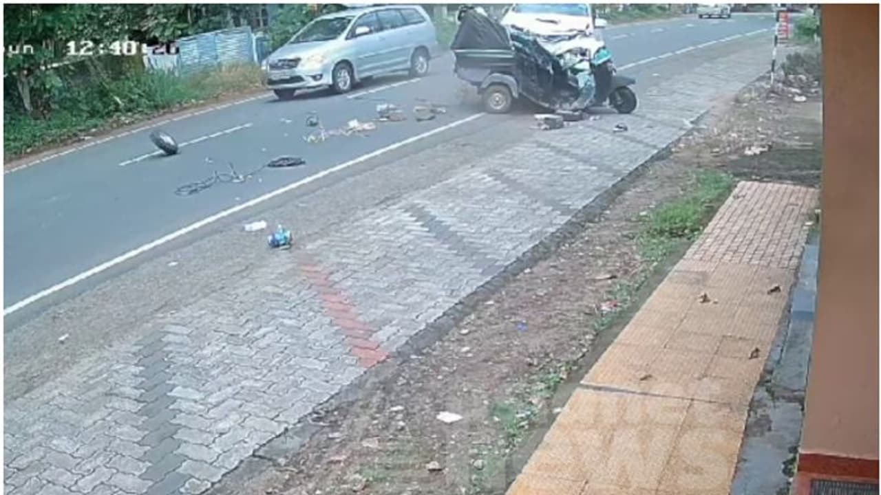 കോട്ടയത്ത് കാറും ഓട്ടോയും കൂട്ടിയിടിച്ച് അപകടം; ഓട്ടോ ഡ്രൈവർക്ക് ദാരുണാന്ത്യം കോട്ടയത്ത് കാറും ഓട്ടോയും കൂട്ടിയിടിച്ച് അപകടം; ഓട്ടോ ഡ്രൈവർക്ക് ദാരുണാന്ത്യം