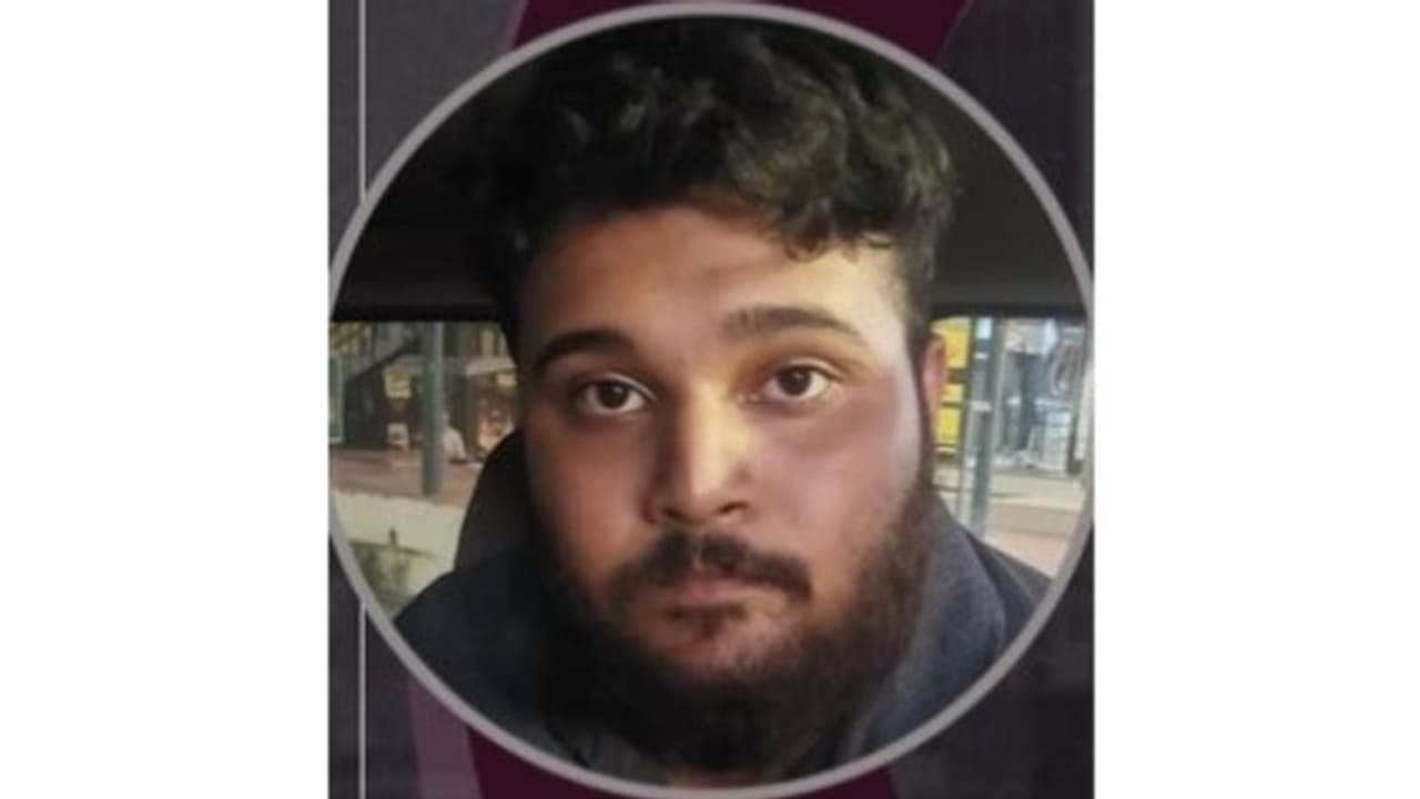 വഴിയിൽ കാത്തുനിൽക്കുകയായിരുന്ന യുവാവിന്റെ കൈവശം അതിമാരക സെഡേറ്റീവ് ഗുളികകൾ; വാങ്ങിയവരെയും കണ്ടെത്തും വഴിയിൽ കാത്തുനിൽക്കുകയായിരുന്ന യുവാവിന്റെ കൈവശം അതിമാരക സെഡേറ്റീവ് ഗുളികകൾ; വാങ്ങിയവരെയും കണ്ടെത്തും