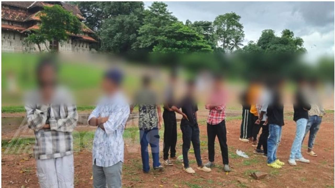 ഗുണ്ടയുടെ ജന്മദിനാഘോഷത്തിന് തെക്കേഗോപുര നടയിൽ ഒത്തുകൂടി; പ്രായപൂർത്തിയാകാത്തവര് ഉൾപ്പെടെ 32 പേര് കസ്റ്റഡിയിൽ ഗുണ്ടയുടെ ജന്മദിനാഘോഷത്തിന് തെക്കേഗോപുര നടയിൽ ഒത്തുകൂടി; പ്രായപൂർത്തിയാകാത്തവര് ഉൾപ്പെടെ 32 പേര് കസ്റ്റഡിയിൽ