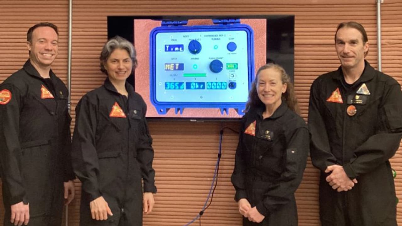 കൃത്രിമ ചൊവ്വയില് കഴിഞ്ഞത് 374 ദിവസം; കാത്തിരുന്ന വിവരങ്ങളുമായി അവര് 'ഭൂമിയിലേക്ക്' മടങ്ങിയെത്തി കൃത്രിമ ചൊവ്വയില് കഴിഞ്ഞത് 374 ദിവസം; കാത്തിരുന്ന വിവരങ്ങളുമായി അവര് 'ഭൂമിയിലേക്ക്' മടങ്ങിയെത്തി