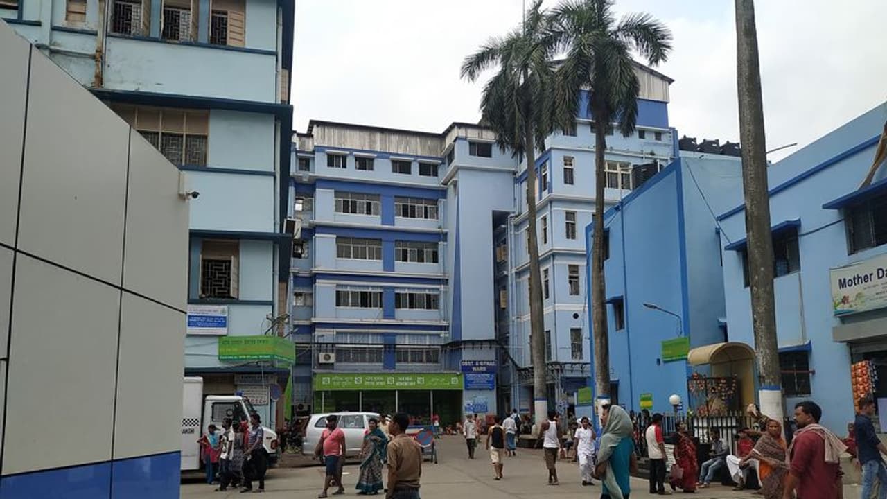 ചേച്ചിയോടൊപ്പം കളിക്കുന്നതിനിടെ കൈവരികൾക്കിടയിലെ വിടവിലൂടെ താഴേക്ക് വീണു; ആറ് വയസുകാരന് ദാരുണാന്ത്യം