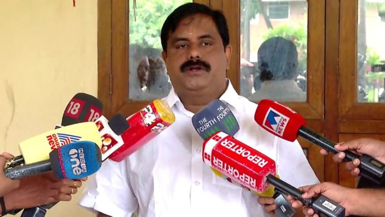 'കോഴിക്കോട്ടെ സിപിഎമ്മിൽ മാഫിയകൾ തമ്മിലെ തർക്കം, പിഎസ്സി അംഗത്വം തൂക്കിവിൽക്കുന്നു': ഡിസിസി പ്രസിഡന്റ് 'കോഴിക്കോട്ടെ സിപിഎമ്മിൽ മാഫിയകൾ തമ്മിലെ തർക്കം, പിഎസ്സി അംഗത്വം തൂക്കിവിൽക്കുന്നു': ഡിസിസി പ്രസിഡന്റ്