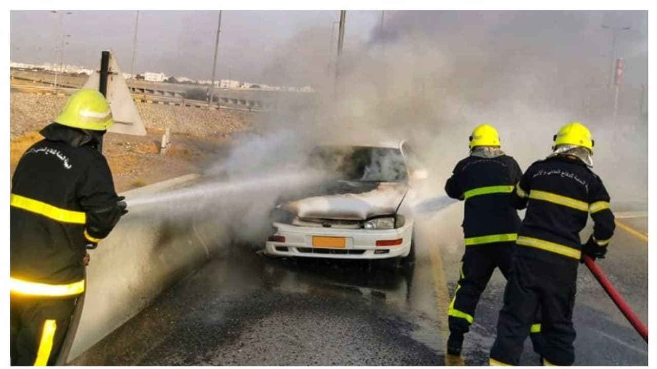 ഒമാനില് വാഹനത്തിന് തീപിടിച്ചു; ആളപായമില്ല ഒമാനില് വാഹനത്തിന് തീപിടിച്ചു; ആളപായമില്ല
