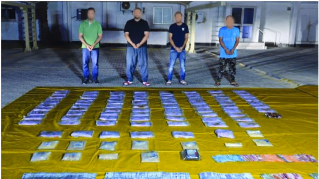 വില കോടികൾ! റെയ്ഡിൽ കുടുങ്ങിയത് നാലുപേര്, വന് ലഹരിമരുന്ന് വേട്ട; പിടിച്ചെടുത്തത് 84 കിലോഗ്രാം മയക്കുമരുന്ന് വില കോടികൾ! റെയ്ഡിൽ കുടുങ്ങിയത് നാലുപേര്, വന് ലഹരിമരുന്ന് വേട്ട; പിടിച്ചെടുത്തത് 84 കിലോഗ്രാം മയക്കുമരുന്ന്