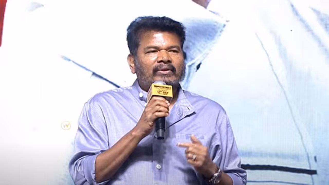 ఒకేసారి `గేమ్ ఛేంజర్`, `ఇండియన్2` షూటింగ్లు.. క్వాలిటీపై ప్రభావం.. శంకర్ రియాక్షన్ మైండ్ బ్లోయింగ్.. ఒకేసారి `గేమ్ ఛేంజర్`, `ఇండియన్2` షూటింగ్లు.. క్వాలిటీపై ప్రభావం.. శంకర్ రియాక్షన్ మైండ్ బ్లోయింగ్..