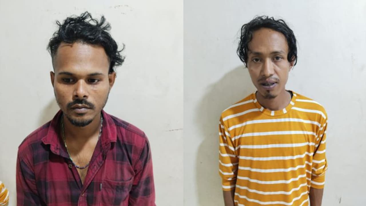 കാലിച്ചന്ത ഭാഗത്ത് രണ്ടുപേരുടെ കറക്കം, രഹസ്യവിവരം ലഭിച്ചെത്തിയ പൊലീസ് പൊക്കി, കയ്യിൽ 63 കുപ്പി ഹെറോയിൻ കാലിച്ചന്ത ഭാഗത്ത് രണ്ടുപേരുടെ കറക്കം, രഹസ്യവിവരം ലഭിച്ചെത്തിയ പൊലീസ് പൊക്കി, കയ്യിൽ 63 കുപ്പി ഹെറോയിൻ