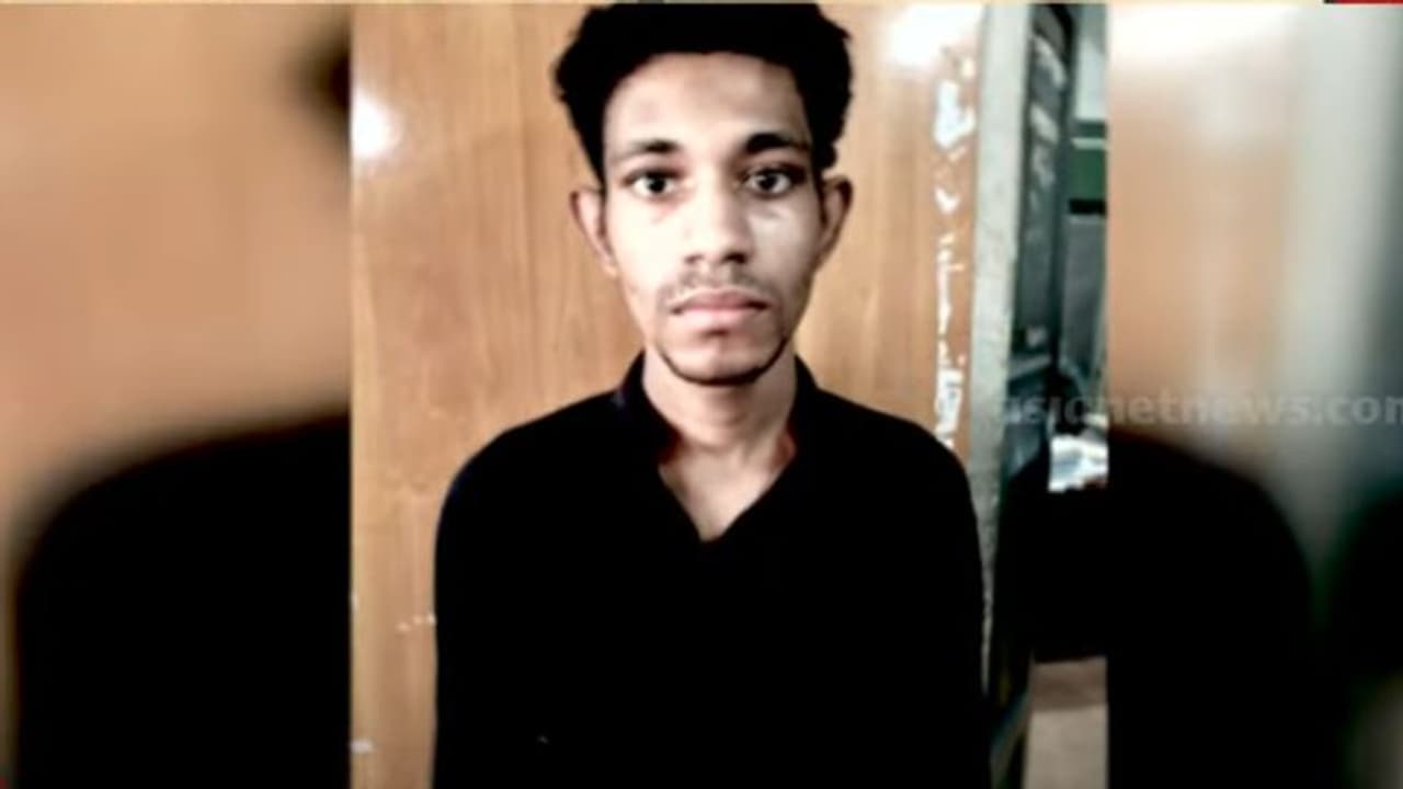 'തെളിവെടുപ്പിന് ഒരാൾ മാത്രം വന്നില്ല, പൊലീസിന് സംശയം'; നിലമ്പൂരിൽ ടാപ്പിംഗ് തൊഴിലാളിയെ വെട്ടിയത് അയൽവാസി 'തെളിവെടുപ്പിന് ഒരാൾ മാത്രം വന്നില്ല, പൊലീസിന് സംശയം'; നിലമ്പൂരിൽ ടാപ്പിംഗ് തൊഴിലാളിയെ വെട്ടിയത് അയൽവാസി