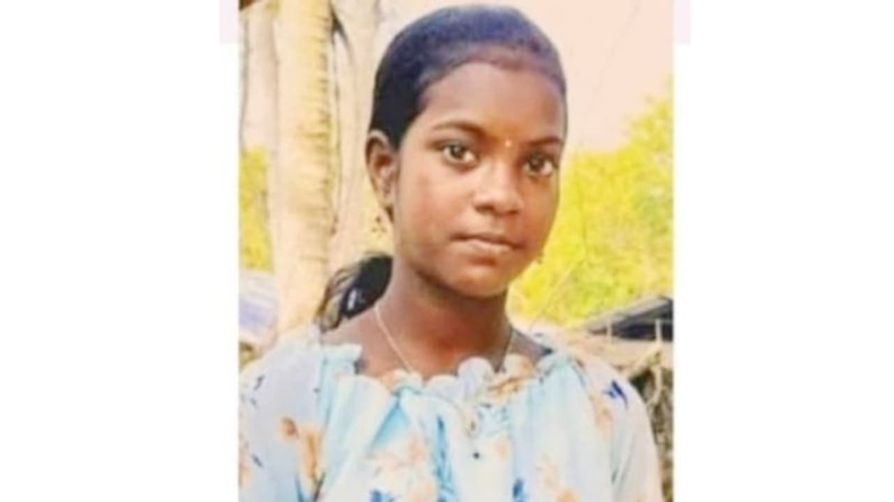 സ്കൂളില്‍ നിന്ന് വീട്ടിലേക്ക് വരുന്നതിനിടെ കുഴഞ്ഞുവീണ പ്ലസ് വണ്‍ വിദ്യാര്‍ത്ഥിനി മരിച്ചു