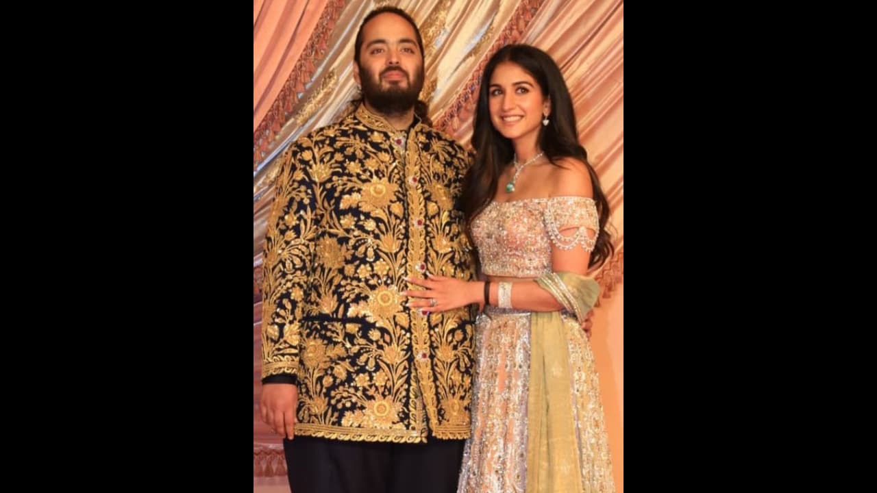 అనంత్ అంబానీ రాధిక పెళ్లి; ముంబై హోటళ్లకి ఫుల్ గిరాకీ.. ఒక్క రోజుకే భగ్గుమంటున్న రేట్లు ! అనంత్ అంబానీ రాధిక పెళ్లి; ముంబై హోటళ్లకి ఫుల్ గిరాకీ.. ఒక్క రోజుకే భగ్గుమంటున్న రేట్లు !