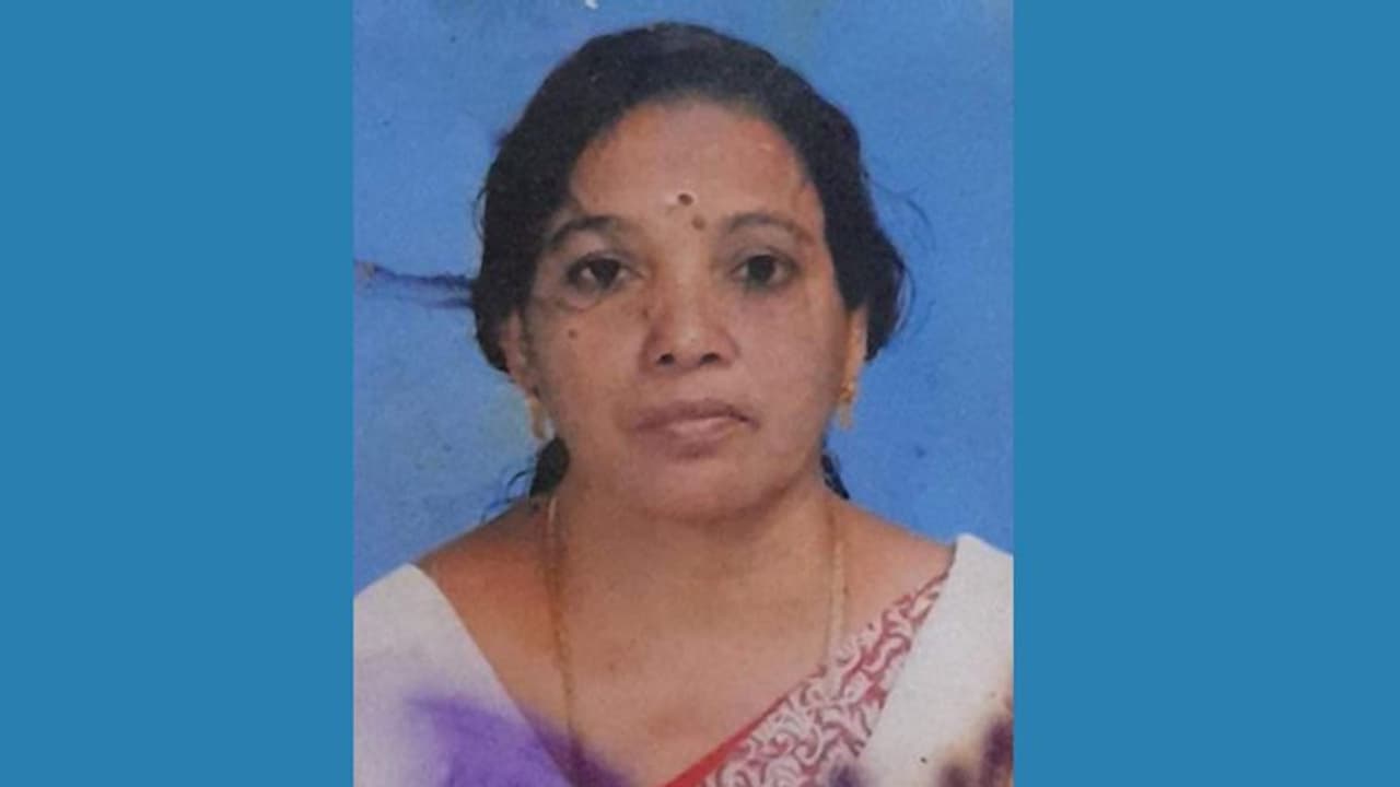 സ്കൂട്ടറും ടോറസ് ലോറിയും കൂട്ടിയിടിച്ച് അപകടം; ഭര്‍ത്താവിനൊപ്പം സഞ്ചരിക്കുകയായിരുന്ന വീട്ടമ്മ മരിച്ചു