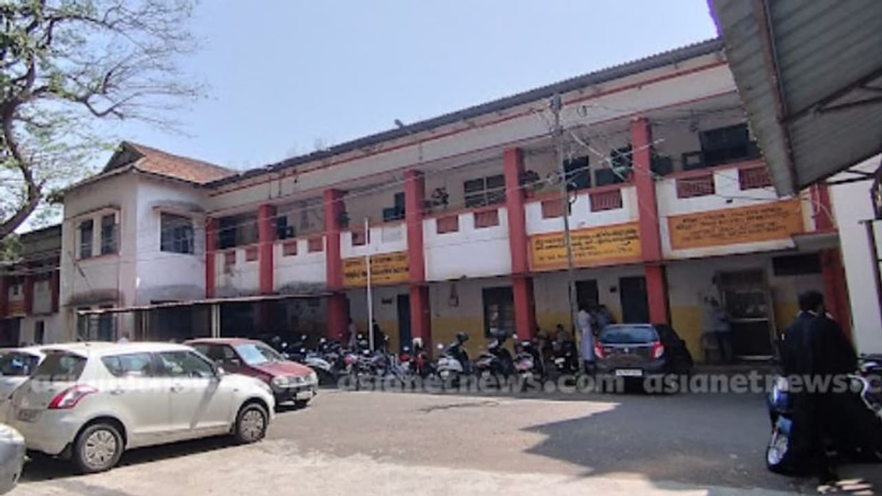 സാക്ഷി പറയാനെത്തിയ ആൾ അഭിഭാഷകനെ അസഭ്യം പറഞ്ഞു; അഭിഭാഷകര്‍ കൂട്ടം ചേര്‍ന്ന് തല്ലി; പരാതിയില്ല, കേസെടുത്തില്ല