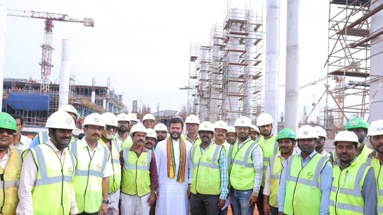 వైజాగ్ ఎయిర్పోర్ట్ కంటే గొప్పగా భోగాపురం విమానాశ్రయ నిర్మాణం... విశేషాలివే వైజాగ్ ఎయిర్పోర్ట్ కంటే గొప్పగా భోగాపురం విమానాశ్రయ నిర్మాణం... విశేషాలివే