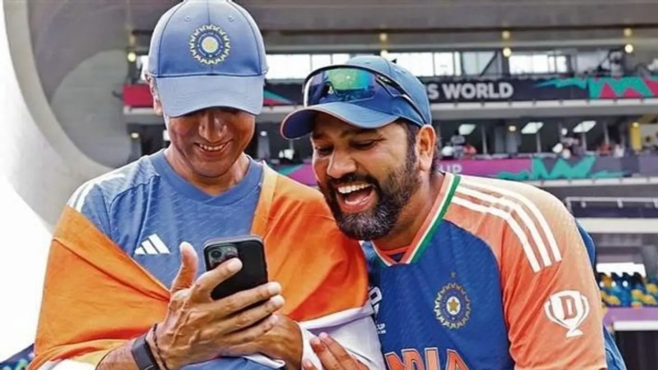 ಗಣೇಶೋತ್ಸವದಲ್ಲಿ ವಿಶ್ವಕಪ್ ಗೆಲುವಿನ ಸಂಭ್ರಮ ರಿಪೀಟ್; ಸ್ಪೆಷಲ್ ಗೆಸ್ಟ್ ಆಗಿ ರೋಹಿತ್ ಭಾಗಿ ಗಣೇಶೋತ್ಸವದಲ್ಲಿ ವಿಶ್ವಕಪ್ ಗೆಲುವಿನ ಸಂಭ್ರಮ ರಿಪೀಟ್; ಸ್ಪೆಷಲ್ ಗೆಸ್ಟ್ ಆಗಿ ರೋಹಿತ್ ಭಾಗಿ