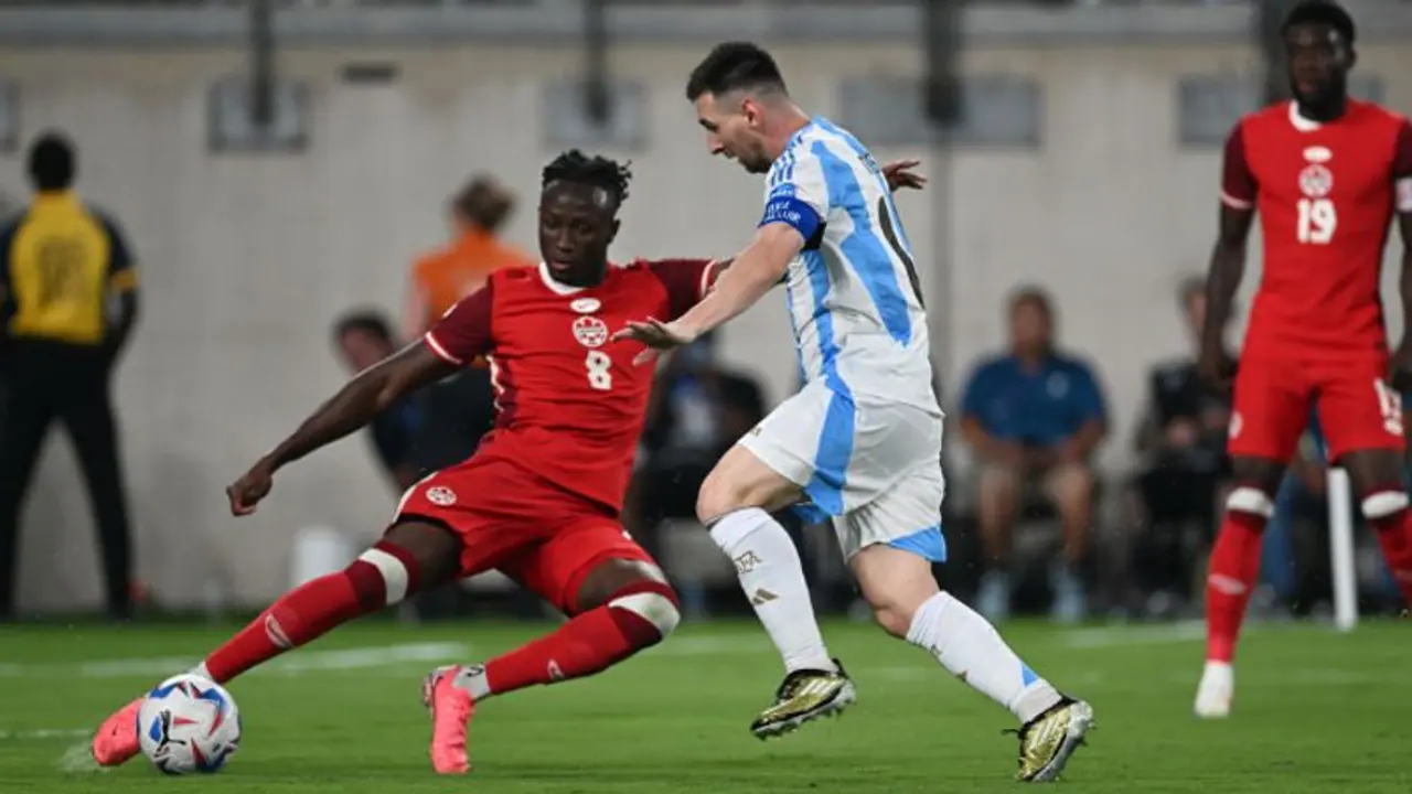 മുന്നില് ക്രിസ്റ്റ്യാനോ മാത്രം! കോപ്പ 2024ലെ ആദ്യ ഗോളോടെ നാഴികക്കല്ല് പിന്നിട്ട് ലിയോണല് മെസി മുന്നില് ക്രിസ്റ്റ്യാനോ മാത്രം! കോപ്പ 2024ലെ ആദ്യ ഗോളോടെ നാഴികക്കല്ല് പിന്നിട്ട് ലിയോണല് മെസി