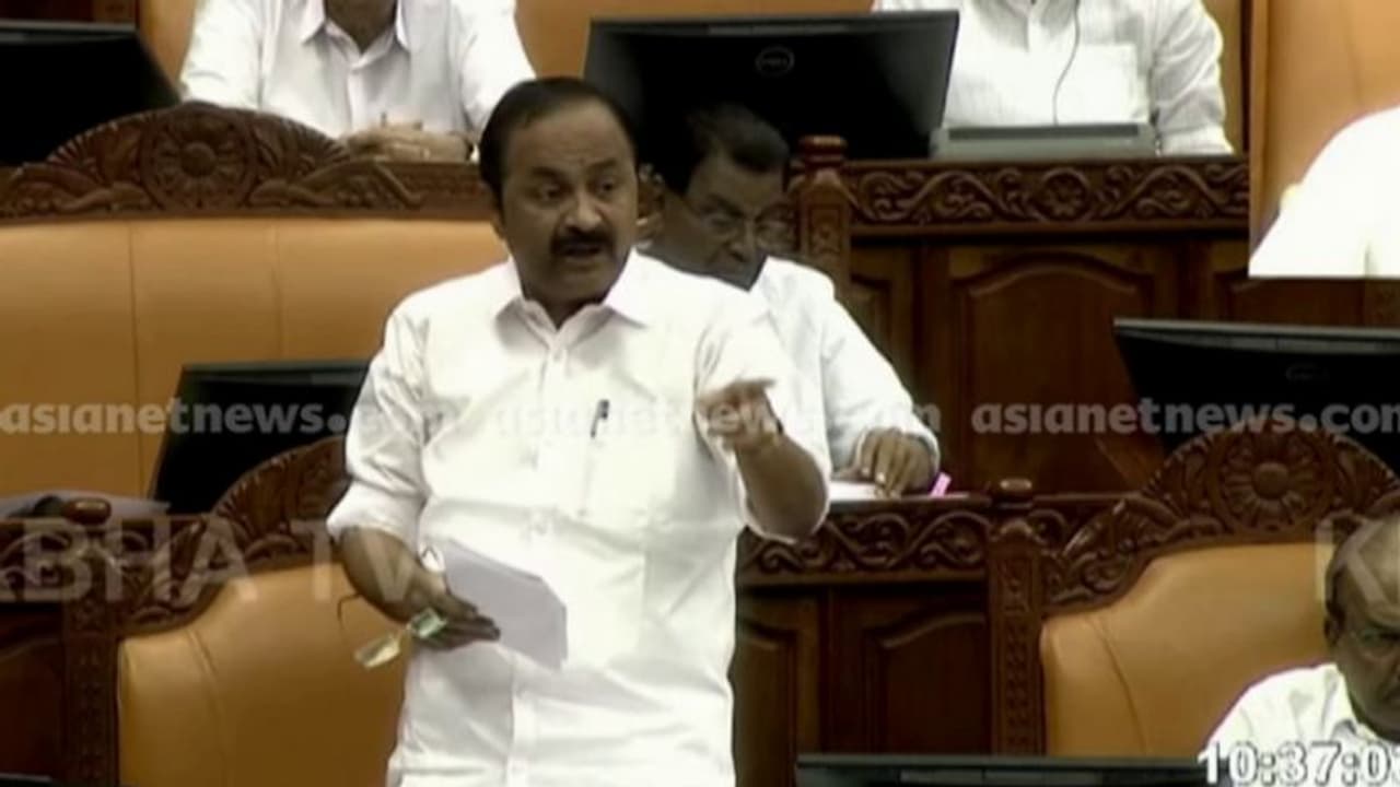 വിഴിഞ്ഞം മദര്ഷിപ്പ് സ്വീകരണ ചടങ്ങില് പ്രതിപക്ഷ നേതാവിന് ക്ഷണമില്ല; പരിശോധിക്കുമെന്ന് മന്ത്രി സജി ചെറിയാന് വിഴിഞ്ഞം മദര്ഷിപ്പ് സ്വീകരണ ചടങ്ങില് പ്രതിപക്ഷ നേതാവിന് ക്ഷണമില്ല; പരിശോധിക്കുമെന്ന് മന്ത്രി സജി ചെറിയാന്