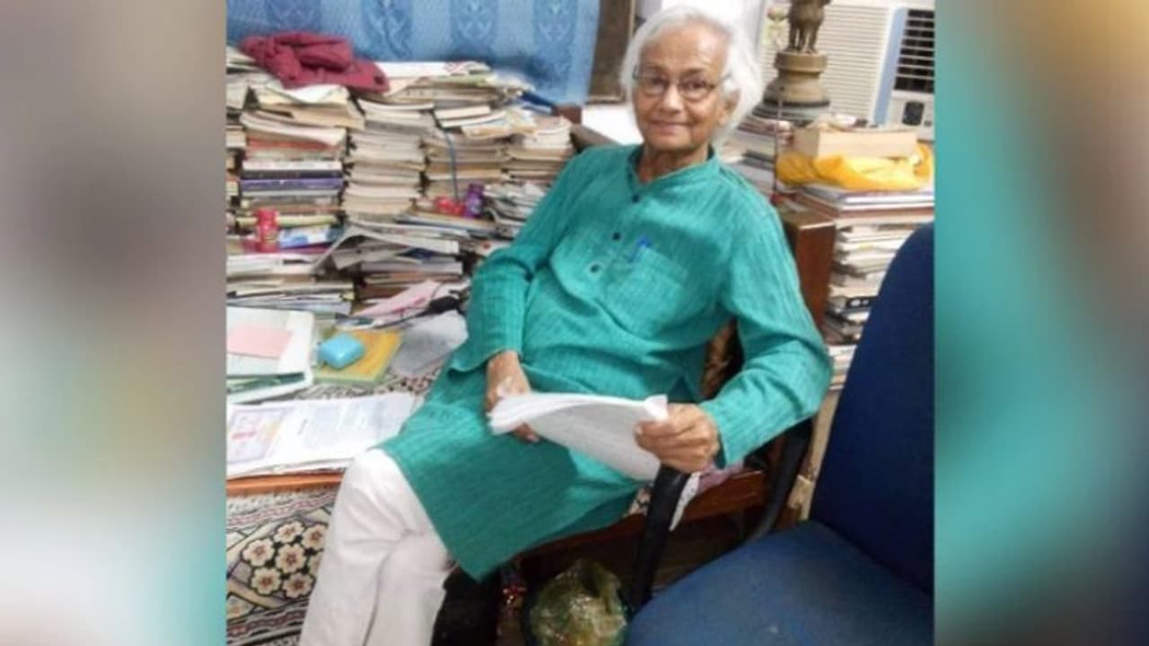 കവിയെ സൈബർ തട്ടിപ്പുകാർ കുടുക്കി, അഞ്ച് മണിക്കൂർ കവിത ചൊല്ലിച്ചു; ഒടുവിൽ രക്ഷിച്ചത് മരുമകൾ, പൊലീസിൽ പരാതി