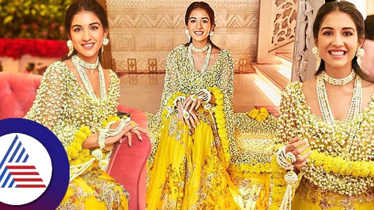 ತಾಜಾ ತಾಜಾ ಮಲ್ಲಿಗೆ, ಚೆಂಡು ಹೂವುಗಳಿಂದ ರಾಧಿಕಾ ದುಪ್ಪಟ್ಟಾ, ಆಭರಣ! ಘಮಘಮಿಸಿದ ಮದುಮಗಳ ಝಲಕ್... ತಾಜಾ ತಾಜಾ ಮಲ್ಲಿಗೆ, ಚೆಂಡು ಹೂವುಗಳಿಂದ ರಾಧಿಕಾ ದುಪ್ಪಟ್ಟಾ, ಆಭರಣ! ಘಮಘಮಿಸಿದ ಮದುಮಗಳ ಝಲಕ್...