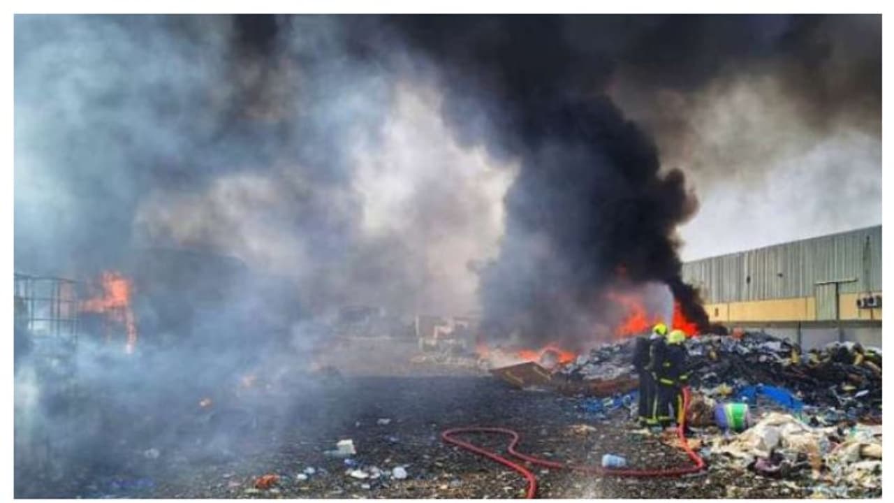 ഒമാനില് പ്ലാസ്റ്റിക് റീസൈക്ലിങ് പ്ലാന്റില് തീപിടിത്തം ഒമാനില് പ്ലാസ്റ്റിക് റീസൈക്ലിങ് പ്ലാന്റില് തീപിടിത്തം