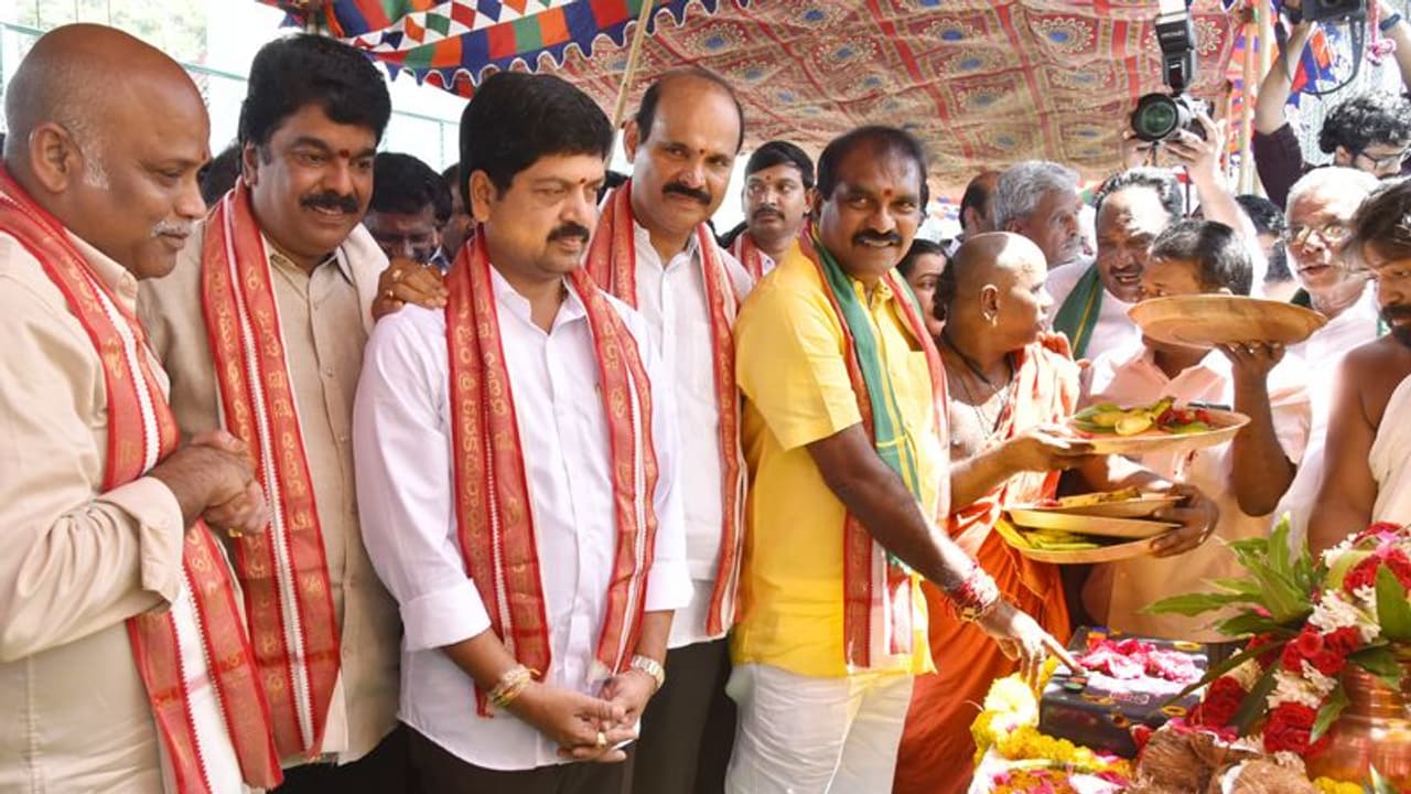 ప్రకాశం బ్యారేజీ నుంచి నీటి విడుదల.. ఏ జిల్లాకు ఎన్ని క్యూసెక్కులంటే..? ప్రకాశం బ్యారేజీ నుంచి నీటి విడుదల.. ఏ జిల్లాకు ఎన్ని క్యూసెక్కులంటే..?