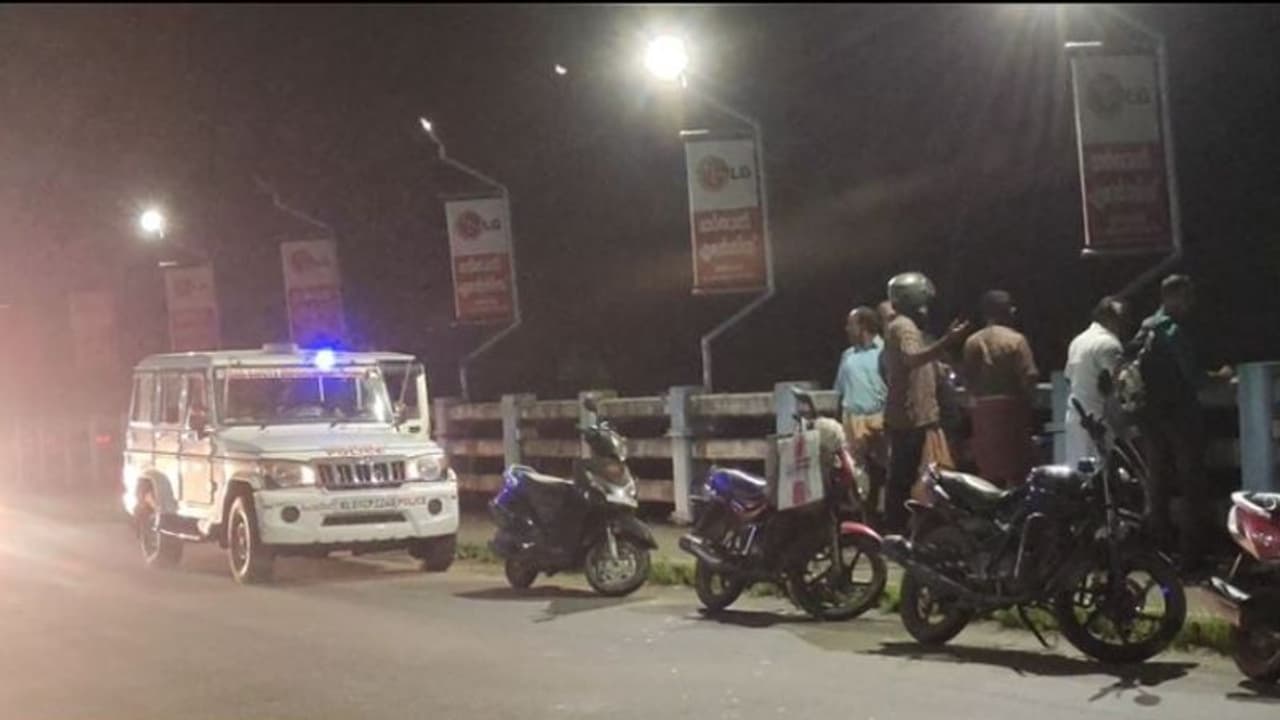 സുഹൃത്തുക്കൾക്ക് സന്ദേശം അയച്ച്, പാലത്തിൽ നിന്ന് എടുത്തുചാടി യുവാവ്, ഇയാൾക്കായി തെരച്ചിൽ ആരംഭിച്ചു സുഹൃത്തുക്കൾക്ക് സന്ദേശം അയച്ച്, പാലത്തിൽ നിന്ന് എടുത്തുചാടി യുവാവ്, ഇയാൾക്കായി തെരച്ചിൽ ആരംഭിച്ചു