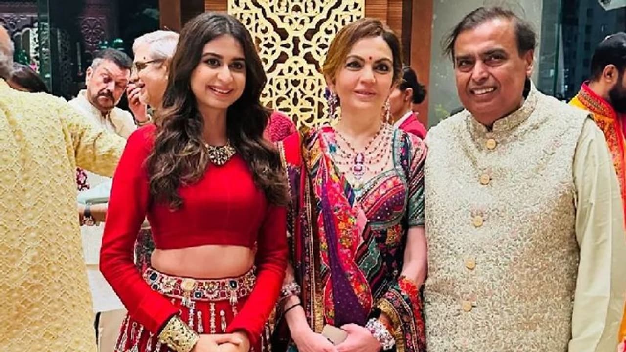 100 जेट विमान, 200 इंटरनेशनल सिक्योरिटी गार्ड्स, मुकेश अंबानी के बेटे की शादी में होगी तगड़ी सिक्योरिटी 100 जेट विमान, 200 इंटरनेशनल सिक्योरिटी गार्ड्स, मुकेश अंबानी के बेटे की शादी में होगी तगड़ी सिक्योरिटी