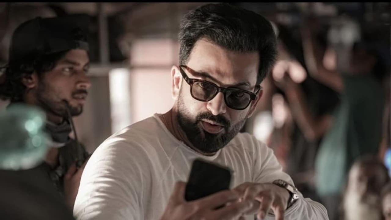 കട്ട ലോക്കല് അല്ല, ഇന്റര്നാഷണല് തന്നെ, കൊച്ചി ഫുട്ബോള് ടീമിന് കിടിലൻ പേരിട്ട് പൃഥ്വിരാജ് കട്ട ലോക്കല് അല്ല, ഇന്റര്നാഷണല് തന്നെ, കൊച്ചി ഫുട്ബോള് ടീമിന് കിടിലൻ പേരിട്ട് പൃഥ്വിരാജ്